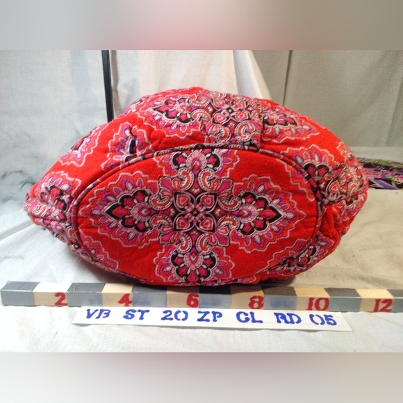Red Motif Vera Bradley Small Tote § - Picture 6 of 12